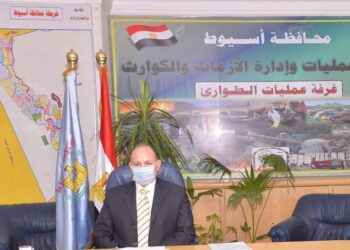 محافظ أسيوط يترأس غرفة العمليات المركزية لمتابعة حالة الطقس