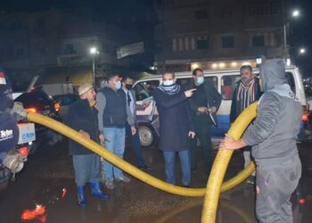 رحمي محافظ الغربية فى جولة مسائية لمتابعة أعمال كسح مياه الأمطار