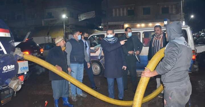 رحمي محافظ الغربية فى جولة مسائية لمتابعة أعمال كسح مياه الأمطار