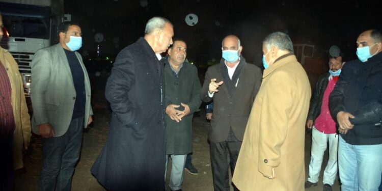 جولة ليلية لمحافظ القليوبية بشوارع شرق شبرا الخيمة للاطمئنان على السيولة المرورية بعد سقوط الأمطار