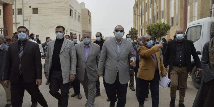 محافظ أسيوط يتفقد مستشفى الحميات ومجمع الخدمات ومركز الشباب بقرية الشامية بساحل سليم