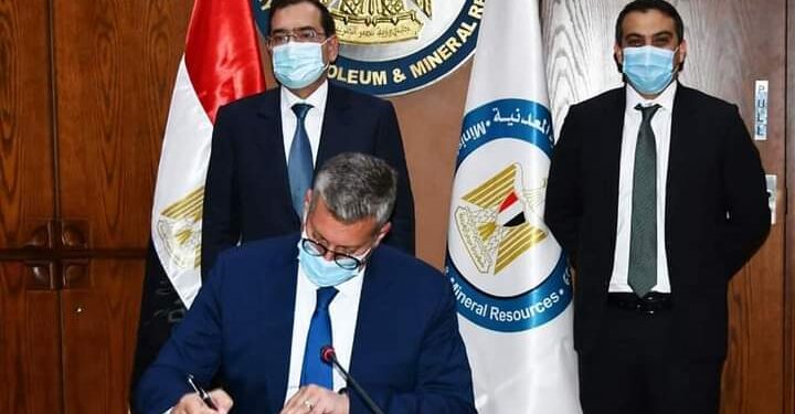 توقيع مذكرتي تفاهم بين شركة شملبرجير وجامعتي السويس والمستقبل