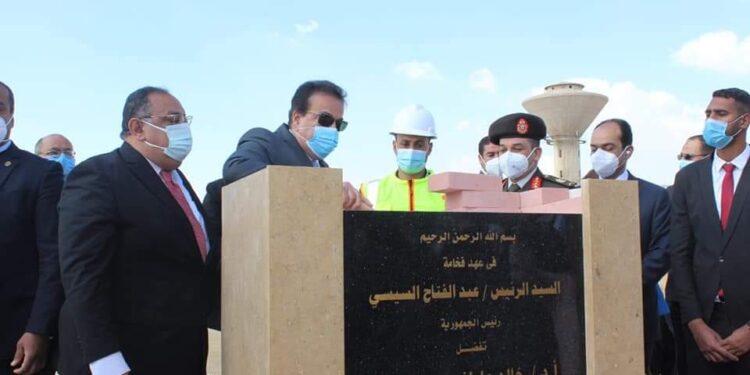 وزير التعليم العالي يضع حجر الأساس لجامعة حلوان الأهلية