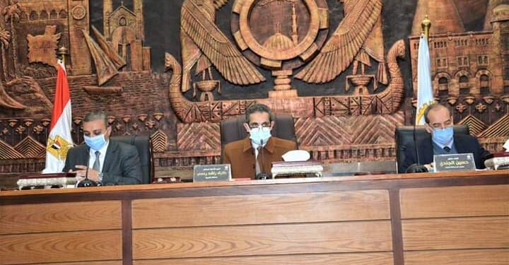 يناقش محافظ الغربية موقف ٨٣٠ مشروع بإجمالي ٢٤ مليار جنيه في اجتماعه الأسبوعي بمديري المديريات