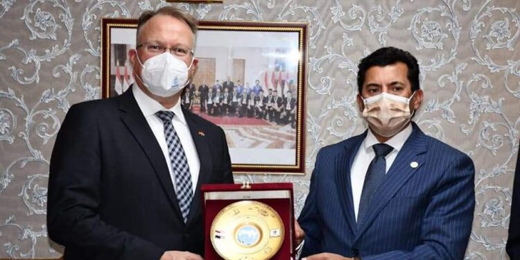 وزير الشباب والرياضة يشهد توقيع بروتوكول تعاون لدعم وبناء قدرات الشباب المصري