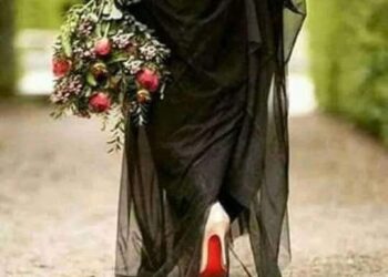 تاج الأنوثه حياء وتاج الرجوله أدب