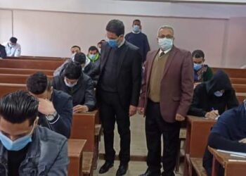 تفقد الجيزاوي الامتحانات بكليات جامعة بنها ويشيد بالإجراءات الإحترازية داخل اللجان