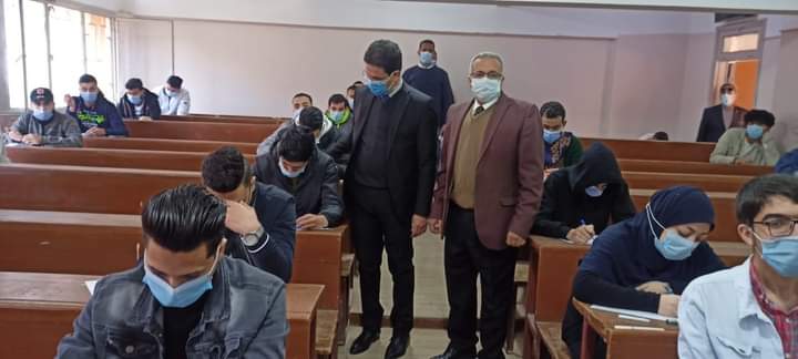 تفقد الجيزاوي الامتحانات بكليات جامعة بنها ويشيد بالإجراءات الإحترازية داخل اللجان