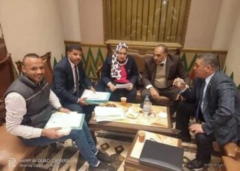 سنوات ابوتشت القادمه داخل صورة