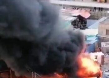 حريق هائل بأحد المحلات المجاورة لمحطة قطارات الزقازيق