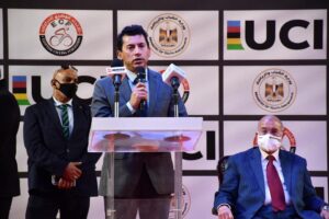 وزير الرياضة يشهد توقيع عقد تنظيم مصر لكأس العالم لدراجات