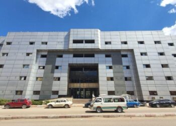 وزير التعليم العالي يستعرض تقريرًا ميدانيًا لمتابعة مشروعات جامعة أسوان