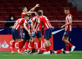 بهدف سواريز وتصدي أوبلاك لركلة جزاء  أتلتيكو يلدغ ديبورتيفو ألا فيس