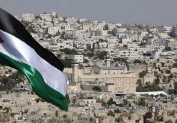 كورونا تضرب من جديد الشارع الفلسطيني في تأجيل الانتخابات