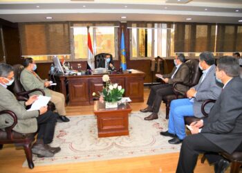 محافظ الغربية يعقد اجتماعاً لمناقشة الموقف المالي للمشروعات الجارية