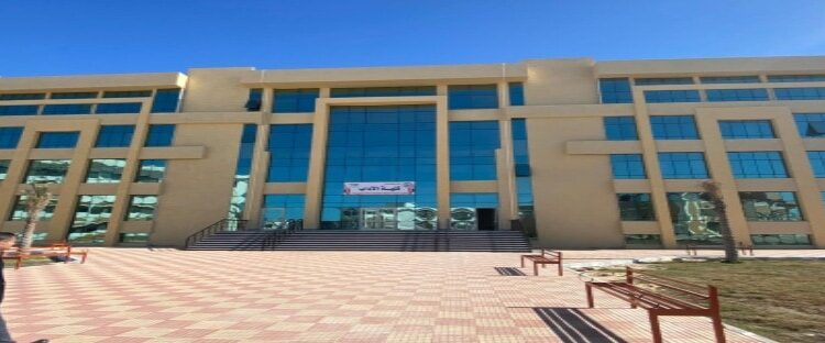 وزير التعليم العالي يستعرض تقريرًا ميدانيًا لمتابعة مشروعات جامعة العريش بتكلفة 1.120 مليار جنيه (4)