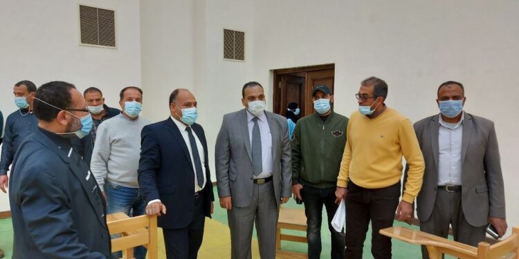 نائب رئيس جامعة بنها لشئون التعليم يتفقد سير الامتحانات بكليتي التربية