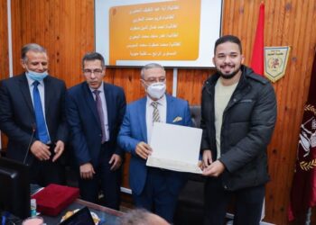 رئيس جامعة طنطا يكرم الفائزين بجائزة الإشارات المرجعية