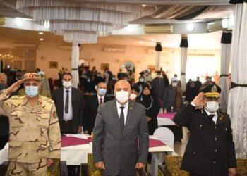 محافظ قنا يشهد احتفال يوم الشهيد والمحارب القديم ويكرم أسر الشهداء