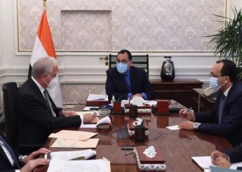 رئيس الوزراء يلتقى محافظ جنوب سيناء لمتابعة المشروعات التنموية