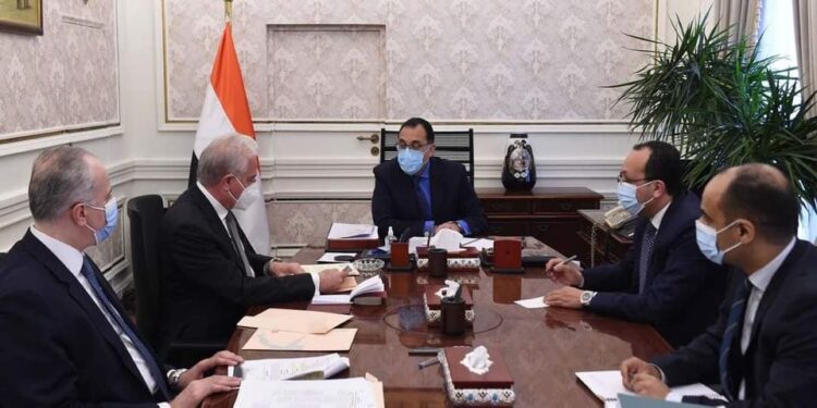 رئيس الوزراء يلتقى محافظ جنوب سيناء لمتابعة المشروعات التنموية