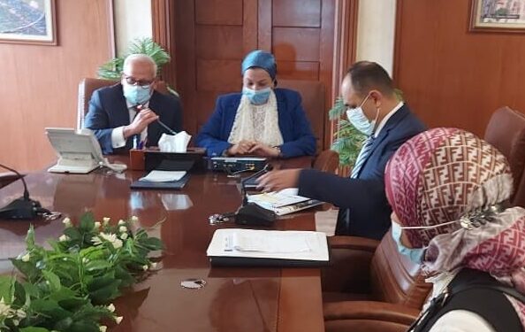 وزيرة البيئة تشيد بتجربة النظافة وتدوير القمامة ببورسعيد