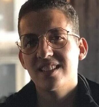 جلسات عمل بين علي زهرة كاتب سيناريو مسلسل "فتفوتة سكر"والمخرج