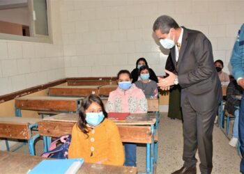 نائب رئيس جامعة طنطا يتفقد لجان الامتحانات بـ «طب الأسنان والصيدلة»