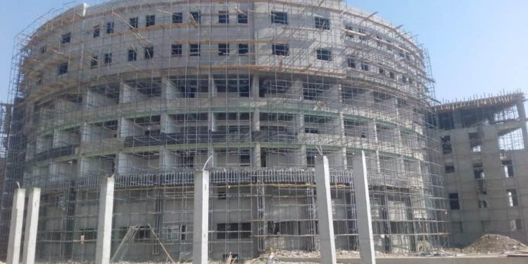 الانتهاء من الهيكل