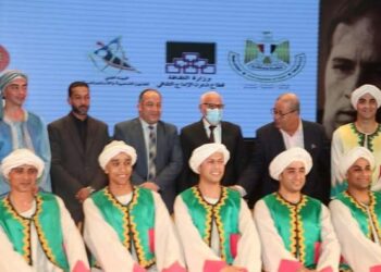 محافظ بورسعيد يشيد