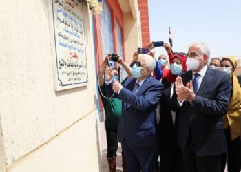 افتتاح المدرسة