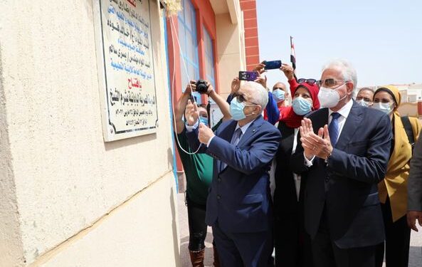 افتتاح المدرسة