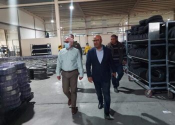 الغضبان :  يتابع سير العمل والإنتاج بمصنع بيراميدز  لإطارات السيارات .