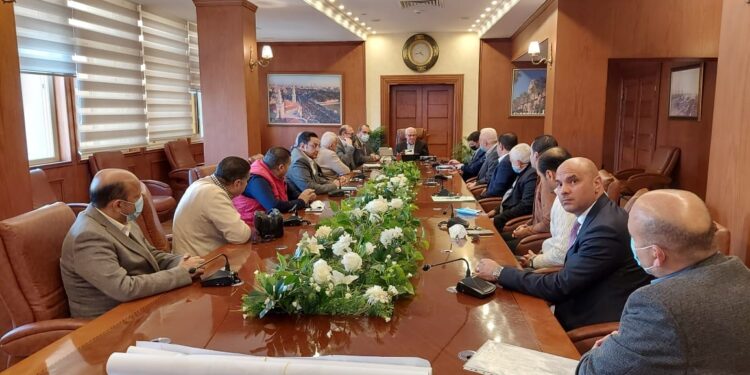 محافظ بورسعيد يلتقى بمجلس ادارة الغرفة التجارية