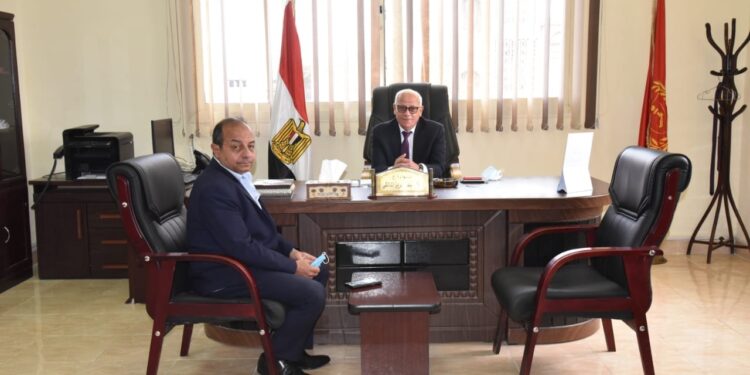 محافظ بورسعيد يتابع سير العمل بالمنطقة الصناعية