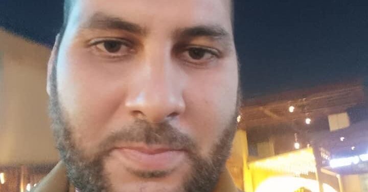 صاحب من يأخذ بيدك إلي الجنة