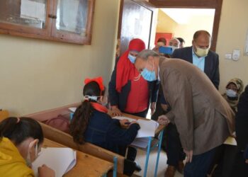 محافظ القليوبية يتفقد لجان امتحانات طلاب مدرسة النور للمكفوفين