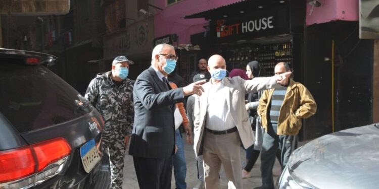 محافظ القليوبية يقوم بجولة مفاجئة بشبرا الخيمة لمتابعة أعمال النظافة والإشغالات 