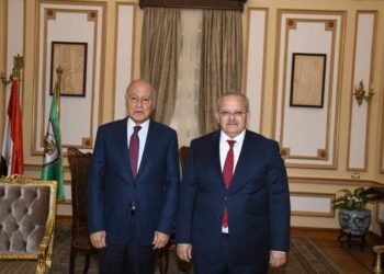 رئيس جامعة القاهرة يهنئ أحمد أبو الغيط لإختياره أمينًا عاماً للجامعة العربية لدورة جديدة