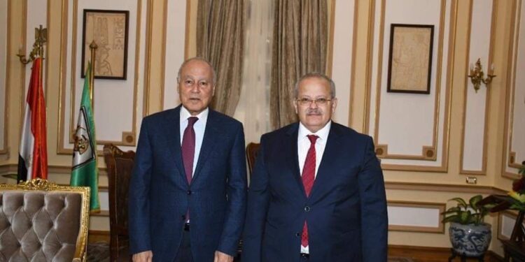 رئيس جامعة القاهرة يهنئ أحمد أبو الغيط لإختياره أمينًا عاماً للجامعة العربية لدورة جديدة