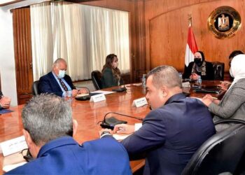 وزيرة التجارة والصناعة تعقد لقاءً موسعاً مع رؤساء المجالس التصديريه