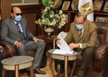 (محافظ كفر الشيخ) يسلم عقد وحدة سكنية بأجر رمزي “جنيه” لمدة 25 سنة تجدد تلقائيا لأيقونة الطب