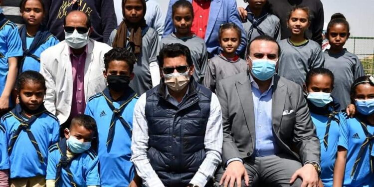 وزير الرياضة يفتتح ملعب قانوني بمركز شباب الحسينات بالأقصر.. ويشهد مهرجان رياضي بالمركز