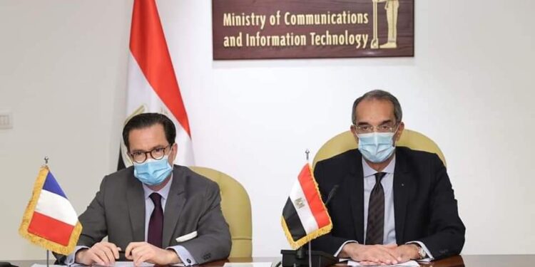 وزير الاتصالات وتكنولوجيا المعلومات