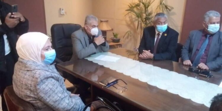 جامعة حلوان تشارك فى تجميل شوارع وميادين حلوان