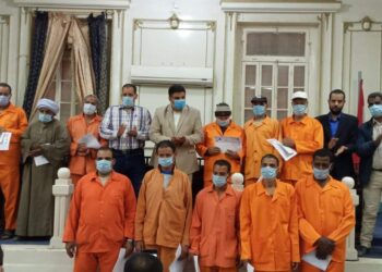 بالصور … الصمطى  يكرم عمال النظافة بجرجا