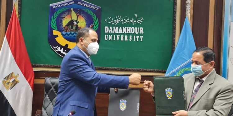 توقيع بروتوكول تعاون بين جامعة دمنهور والتنظيم والإدارة بالبحيرة.