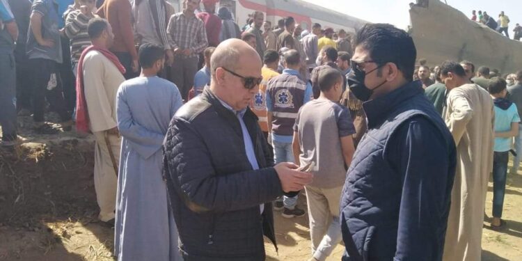 محافظ سوهاج يتابع تداعيات حادث تصادم قطارين بالصوامعه غرب بطهطا.
