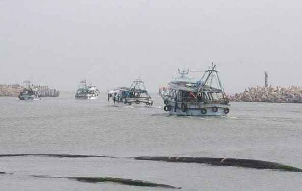 استئناف حركة الملاحة بميناء البرلس وانطلاق 180 مركب صيد عقب توقفها لمدة 6 أيام