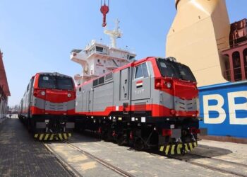 وصول آخر 10 جرارات أمريكية جديدة ضمن صفقة تصنيع وتوريد 110 جرار سكة حديد جديدة إلى ميناء الإسكندرية